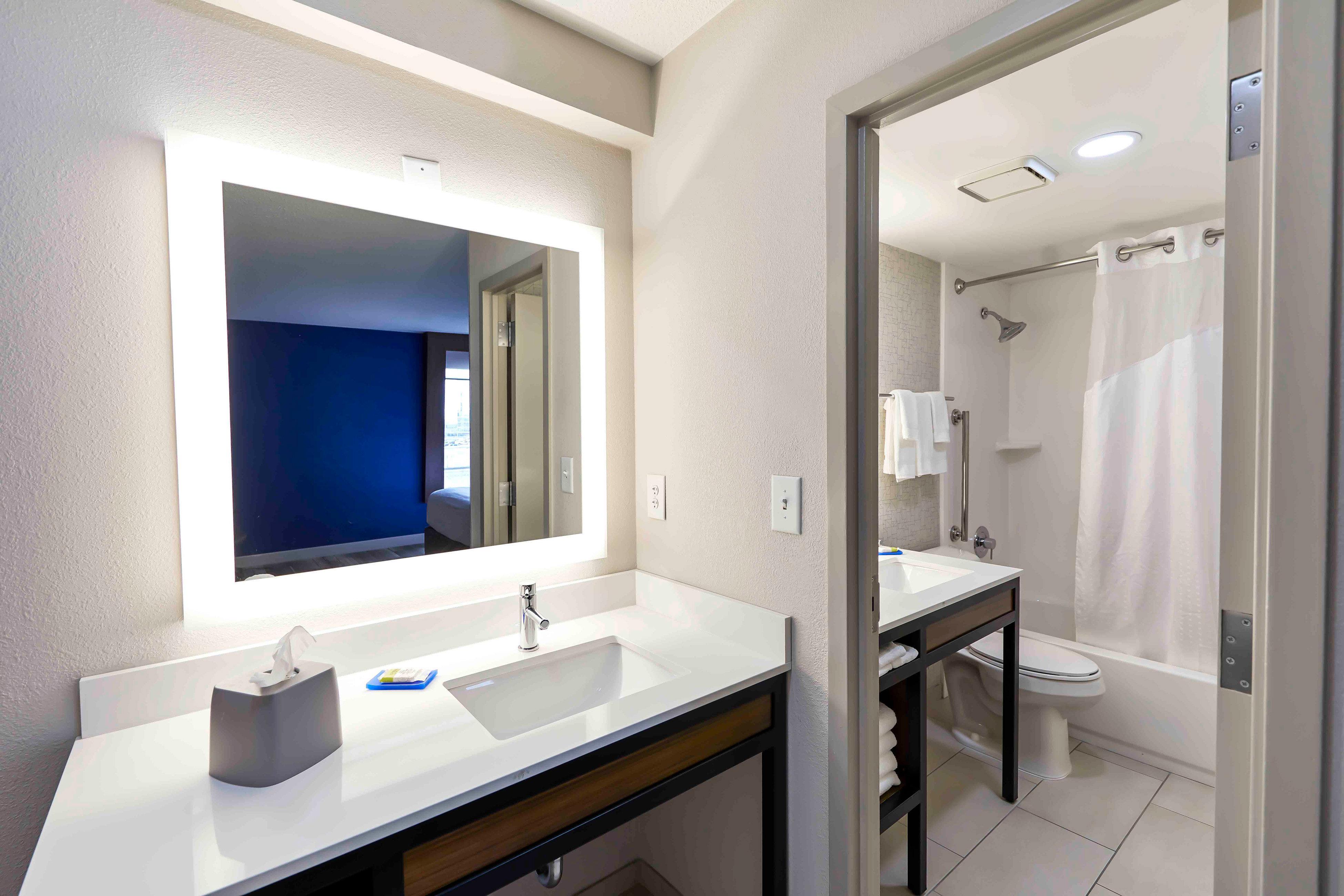 Holiday Inn Express Nashville-Downtown - Broadway By Ihg Екстериор снимка