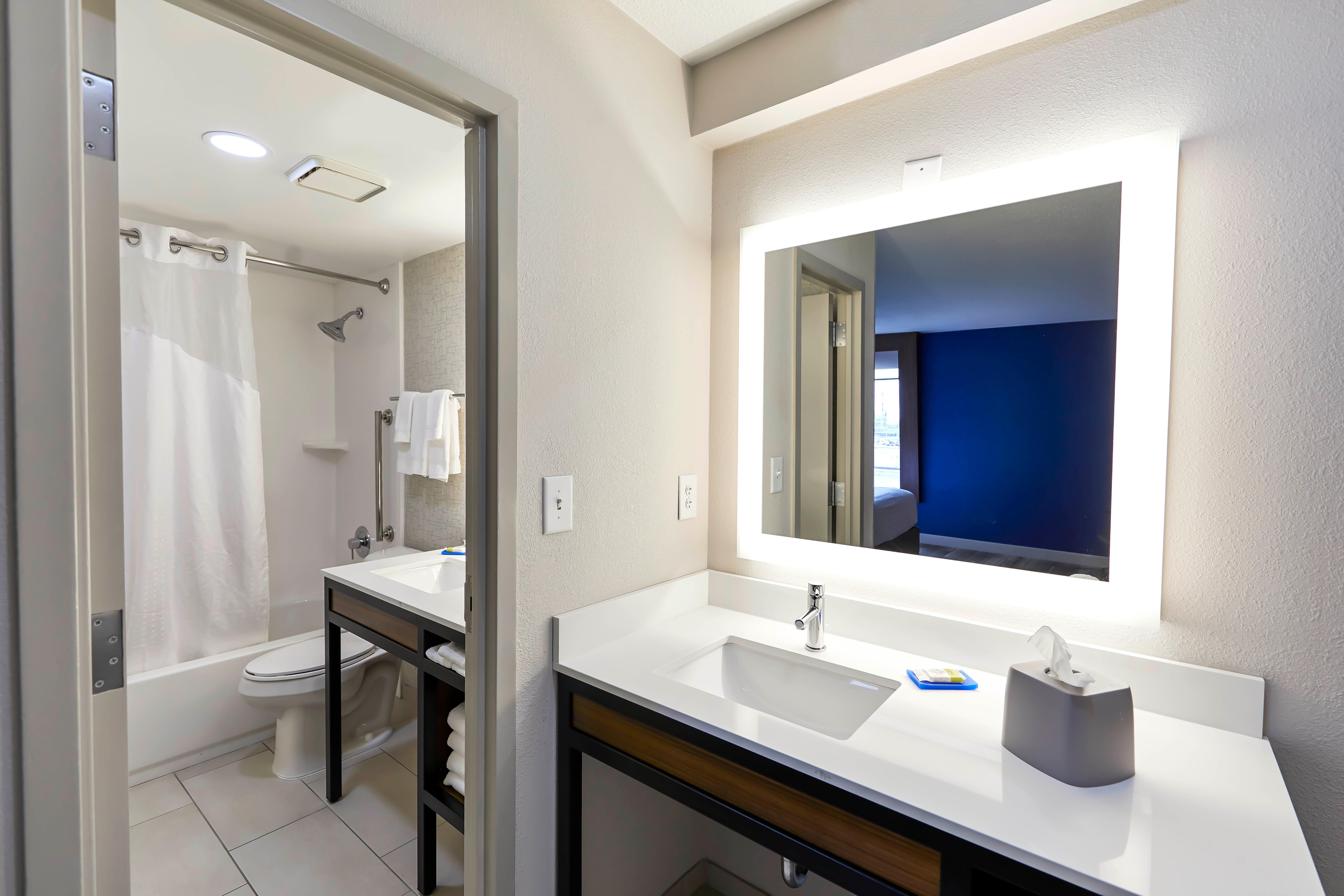 Holiday Inn Express Nashville-Downtown - Broadway By Ihg Екстериор снимка